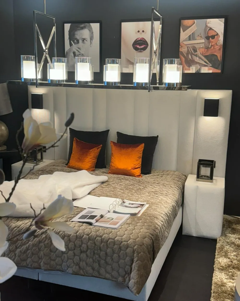 Boxspring met geïntegreerde verlichting in de showroom
