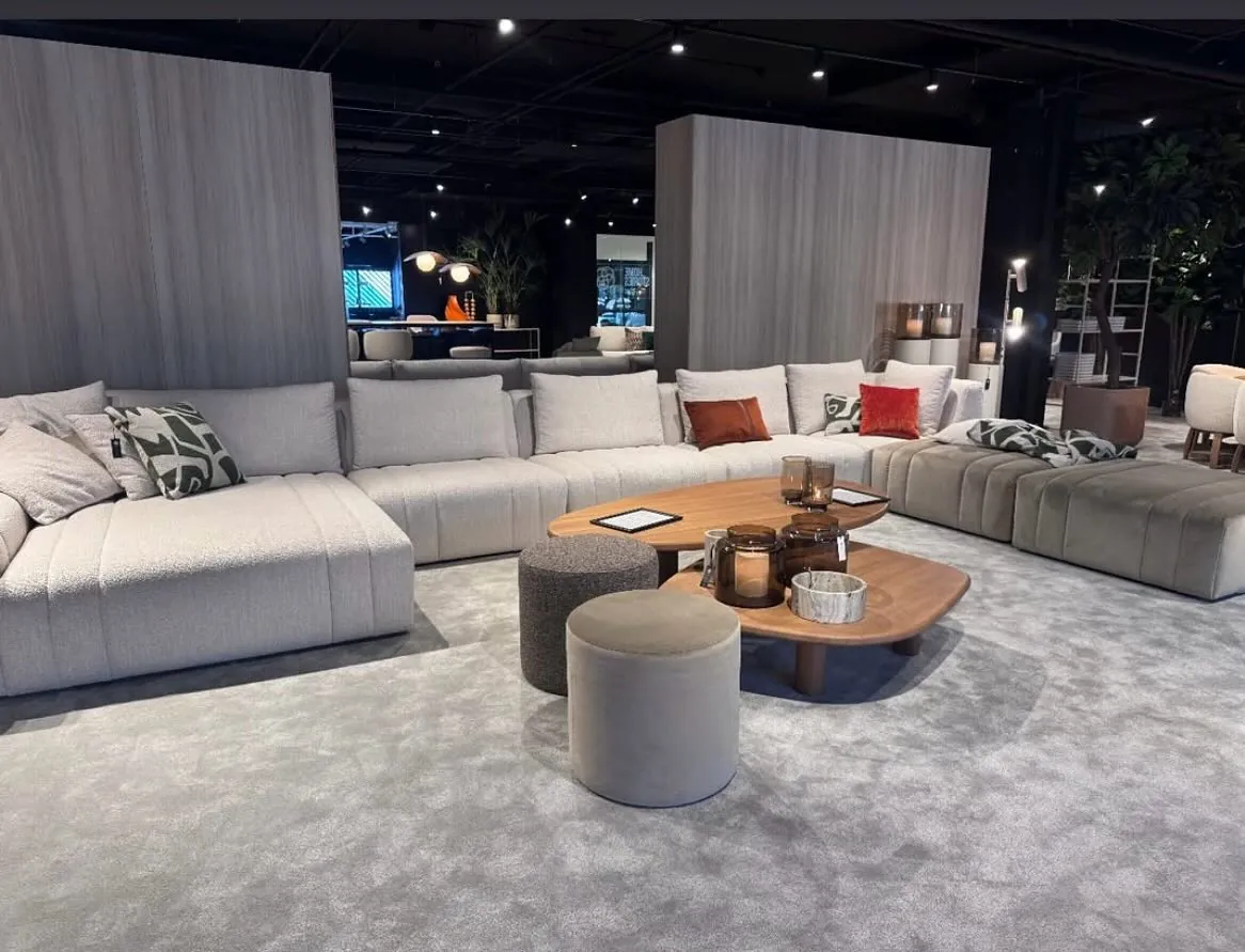 Bankstel in de showroom van HC Interiors